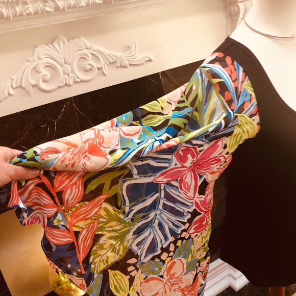 Butterfly 🦋 sleeve Flowy Top! - Picture 6 of 10